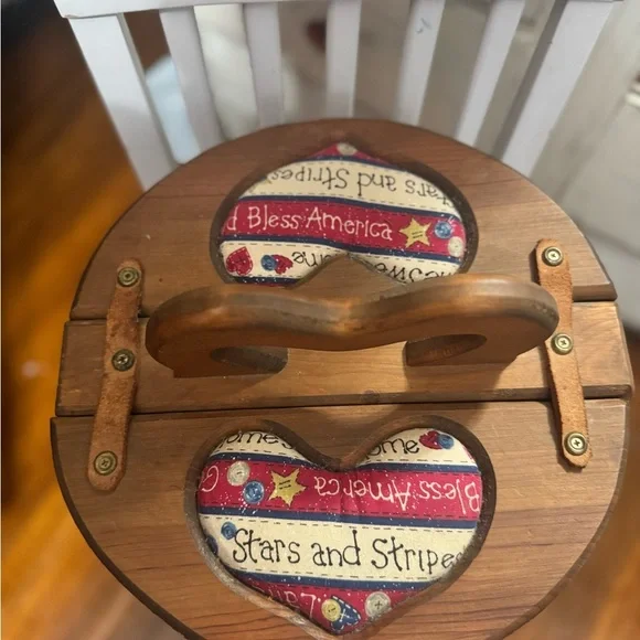 Vintage Sewing Bushel Basket Split Lid Floral Patriotic Theme - Picture 14 of 16